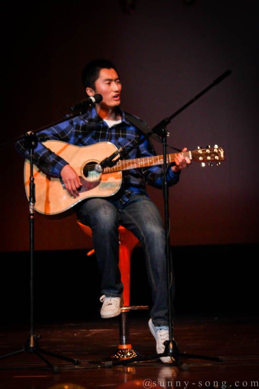 Played guitar to 200 students/stuff at the New Year Party of CKC, Zhejiang University 2011